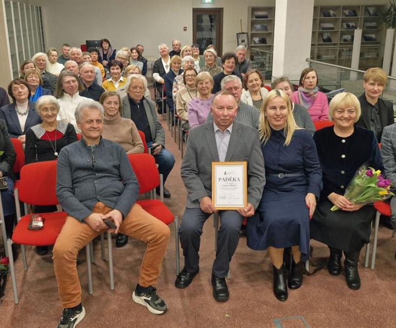 Tautodailininkai apie meistrą Steponą Kaminą: „Žemaitis, galintis savomis rankomis medyje išdrožti istoriją ir tikėjimą“ 