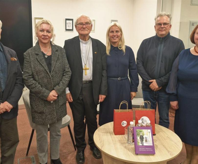Naujoji knyga – literatūrinis vyskupo J. Kaunecko portretas