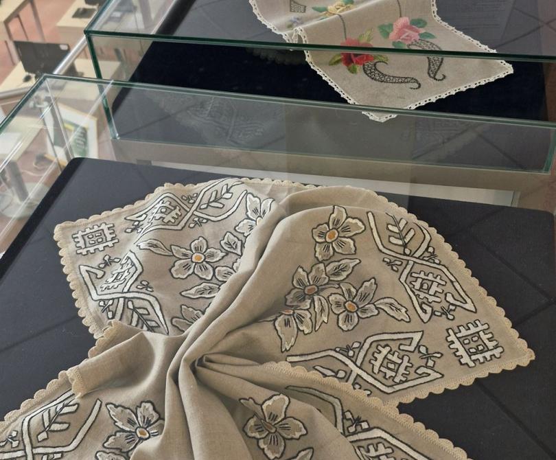 „Senolės skrynią atidarius...“